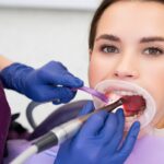 Semnele timpurii ale problemelor gingivale: La ce să fii atent