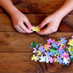 Pasiunile copilului în format puzzle: alege jocuri cu tematica preferată (dinozauri, prințese, mașini etc.)