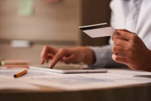 close-up-businesswoman-with-credit-card-checking-her-bank-account-digital-tablet_wp