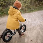 Bicicletă fără pedale vs. tricicletă în 2026: Ghidul tău pentru un copil independent și echilibrat