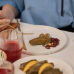 Mănânci pe fugă și te simți mereu obosit? Ce nutrienți merită să urmărești în perioadele aglomerate